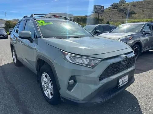 2019 Toyota RAV4 XLE FWD photo