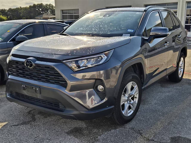 2019 Toyota RAV4 XLE FWD photo