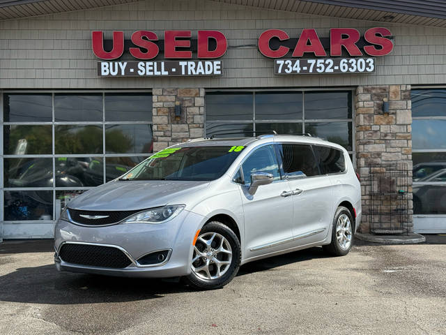 2018 Chrysler Pacifica Minivan Limited FWD photo