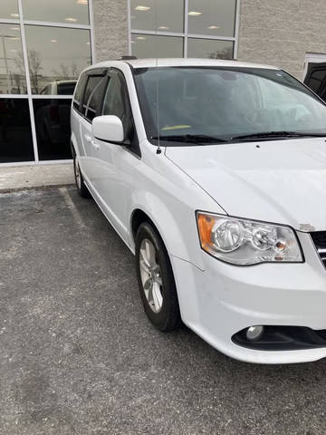 2018 Dodge Grand Caravan SXT FWD photo