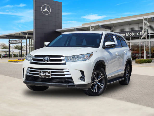 2019 Toyota Highlander LE FWD photo