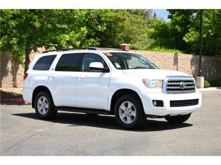 2016 Toyota Sequoia SR5 4WD photo
