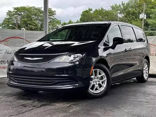 2018 Chrysler Pacifica Minivan Touring FWD photo