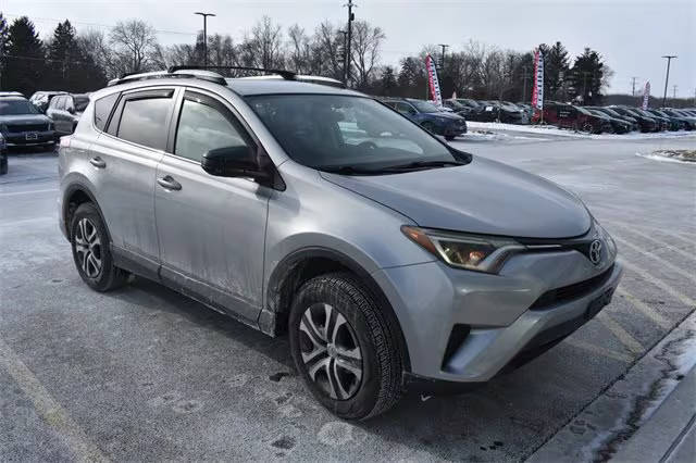 2016 Toyota RAV4 LE FWD photo