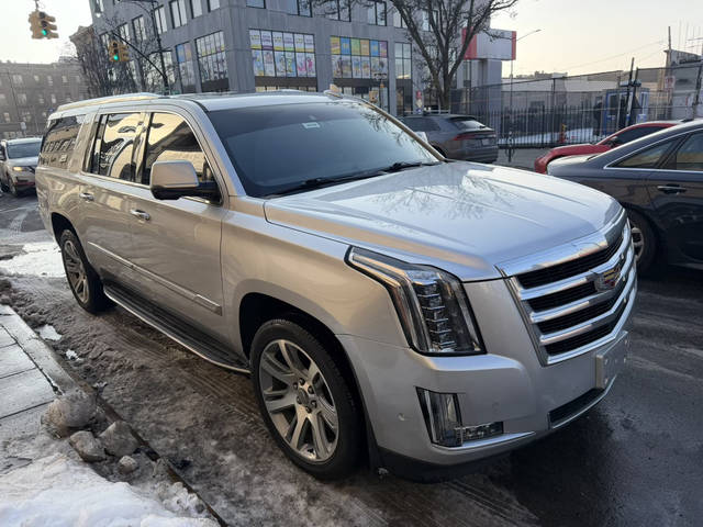 2019 Cadillac Escalade ESV Luxury 4WD photo