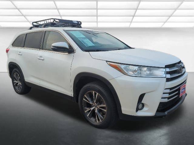 2019 Toyota Highlander LE Plus FWD photo