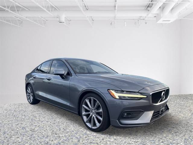 2019 Volvo S60 Momentum FWD photo