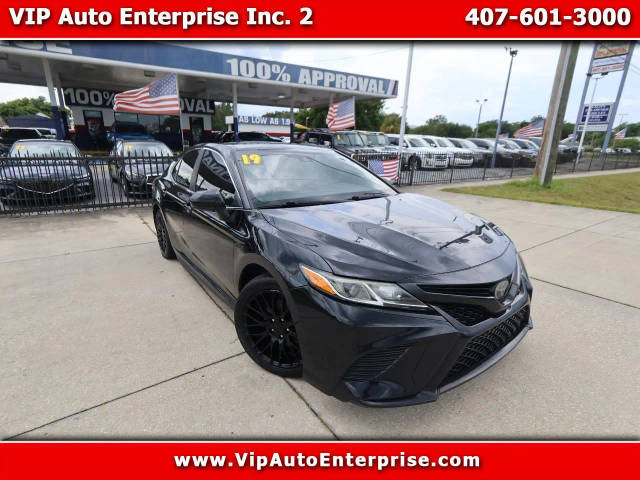 2019 Toyota Camry SE FWD photo