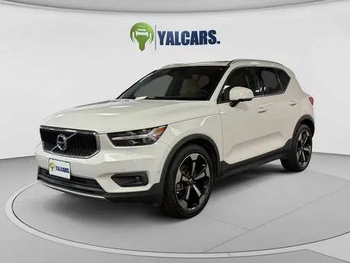 2019 Volvo XC40 Momentum FWD photo