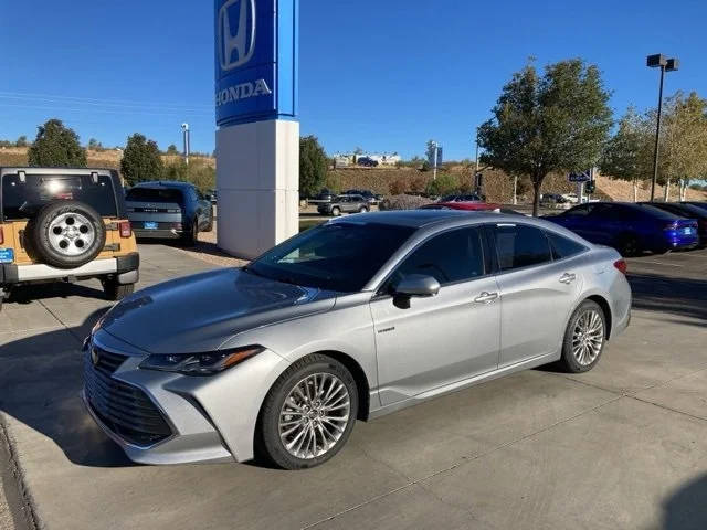 2019 Toyota Avalon Hybrid Limited FWD photo