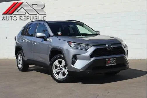 2019 Toyota RAV4 XLE FWD photo