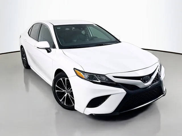 2019 Toyota Camry SE FWD photo