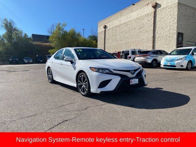 2019 Toyota Camry SE FWD photo