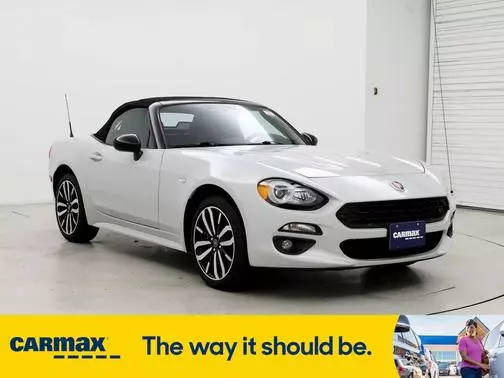 2019 FIAT 124 Spider Urbana Edition RWD photo