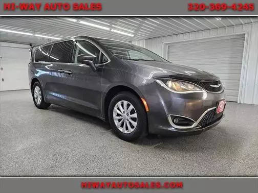 2018 Chrysler Pacifica Minivan Touring Plus FWD photo