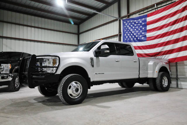 2019 Ford F-350 Super Duty LARIAT 4WD photo