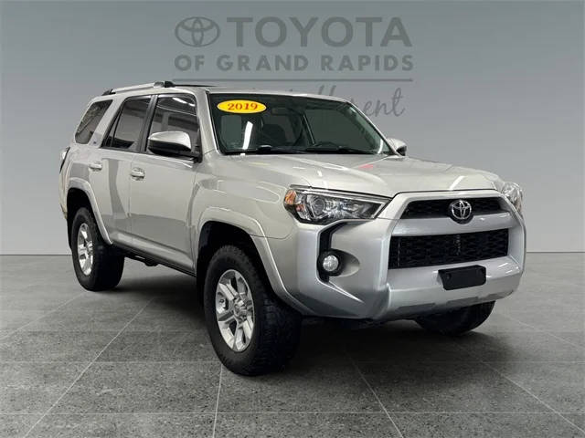 2019 Toyota 4Runner SR5 4WD photo