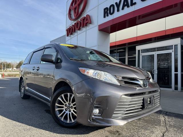 2020 Toyota Sienna XLE FWD photo