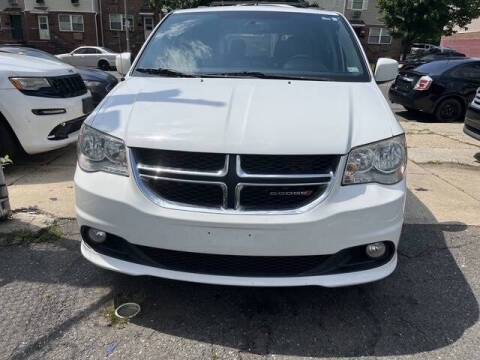 2017 Dodge Grand Caravan SXT FWD photo