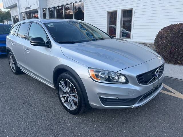 2018 Volvo V60 Cross Country  AWD photo