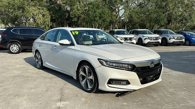 2019 Honda Accord Touring 2.0T FWD photo