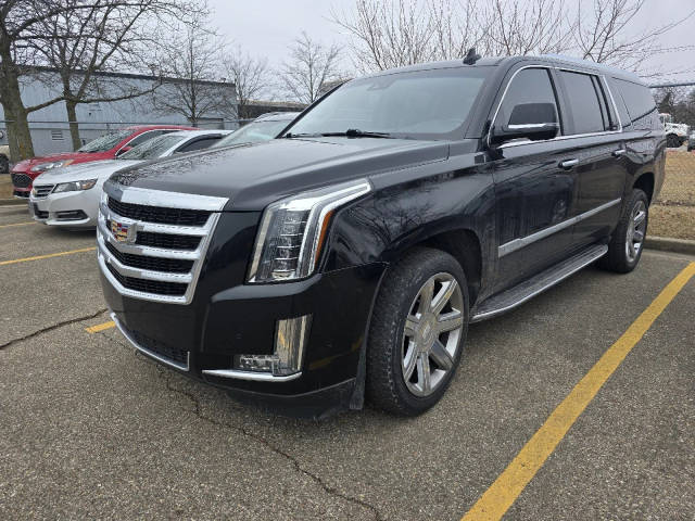 2019 Cadillac Escalade ESV Luxury 4WD photo