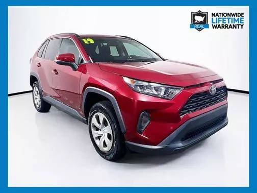 2019 Toyota RAV4 LE FWD photo