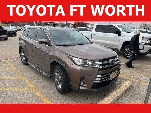 2019 Toyota Highlander Limited Platinum FWD photo