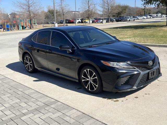 2018 Toyota Camry SE FWD photo