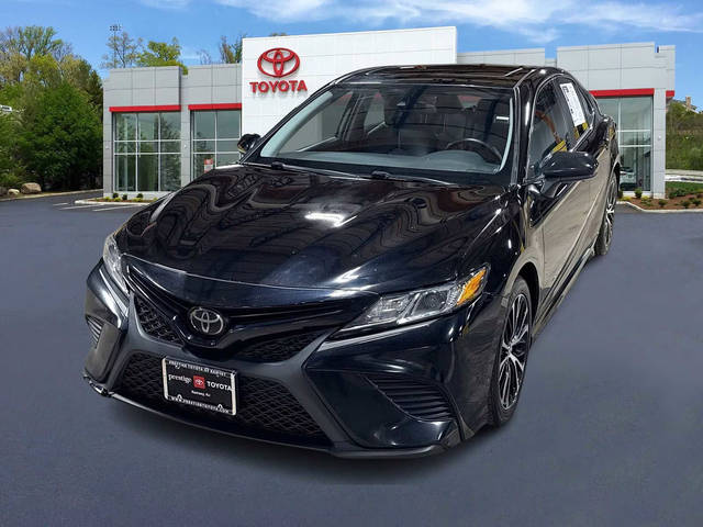 2019 Toyota Camry SE FWD photo