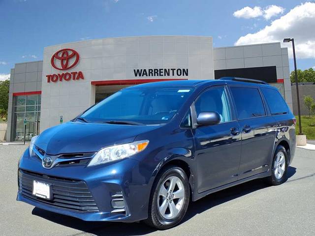 2019 Toyota Sienna LE FWD photo
