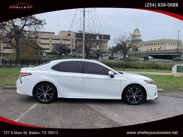 2018 Toyota Camry SE FWD photo