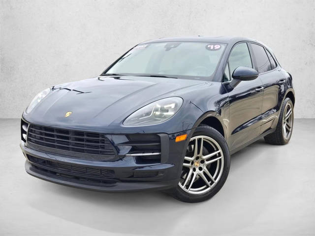 2019 Porsche Macan  AWD photo