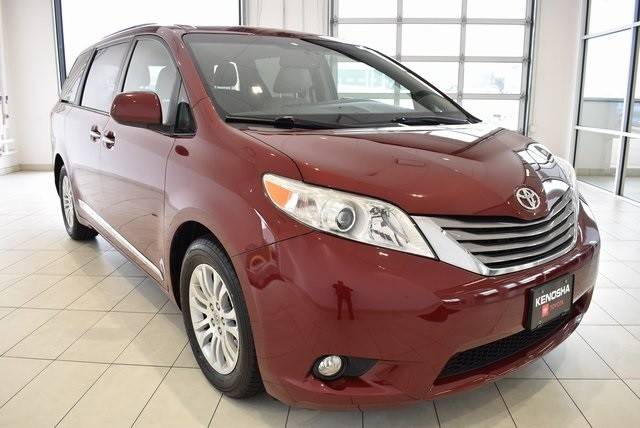 2015 Toyota Sienna XLE FWD photo