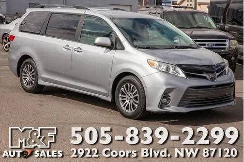 2018 Toyota Sienna XLE FWD photo