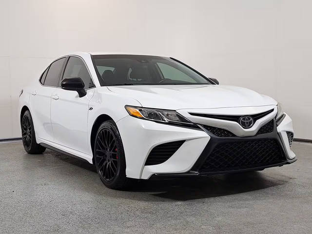 2019 Toyota Camry SE FWD photo