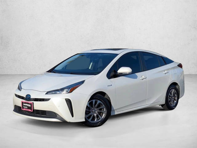 2019 Toyota Prius XLE FWD photo