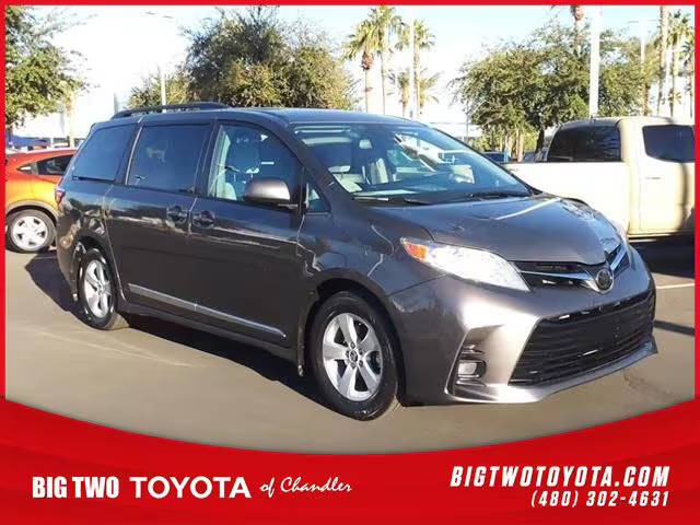 2020 Toyota Sienna LE FWD photo