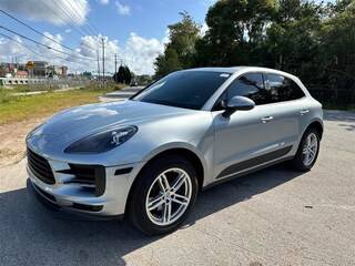 2019 Porsche Macan  AWD photo