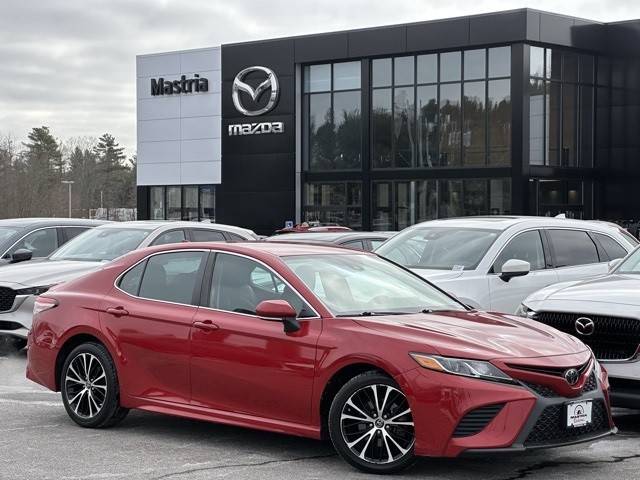 2019 Toyota Camry SE FWD photo