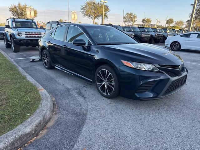 2019 Toyota Camry SE FWD photo