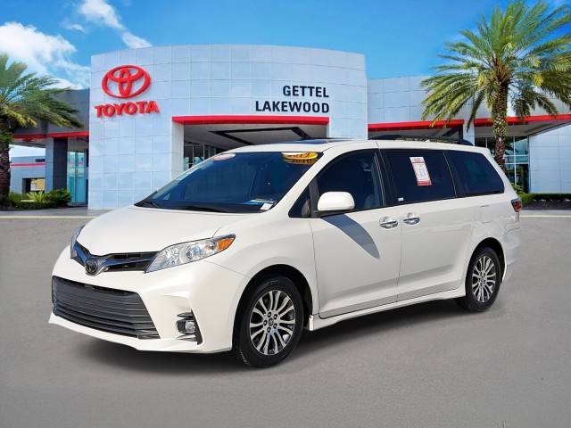 2019 Toyota Sienna XLE FWD photo