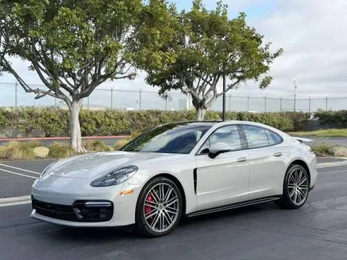 2019 Porsche Panamera GTS AWD photo