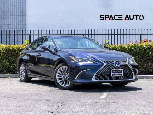2019 Lexus ES ES 300h Luxury FWD photo