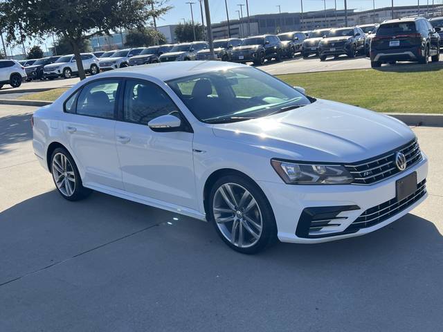 2018 Volkswagen Passat R-Line FWD photo