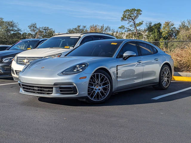 2019 Porsche Panamera  RWD photo