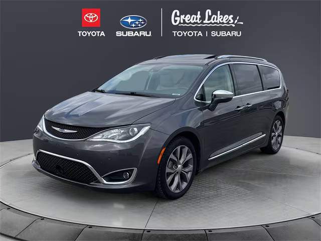 2019 Chrysler Pacifica Minivan Limited FWD photo