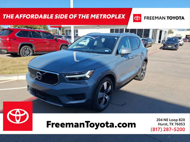 2020 Volvo XC40 Momentum AWD photo