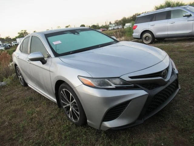 2019 Toyota Camry SE FWD photo