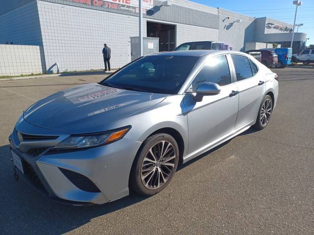 2019 Toyota Camry SE FWD photo